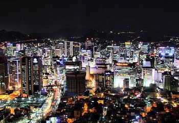 _Seoul_Tower_at_night
